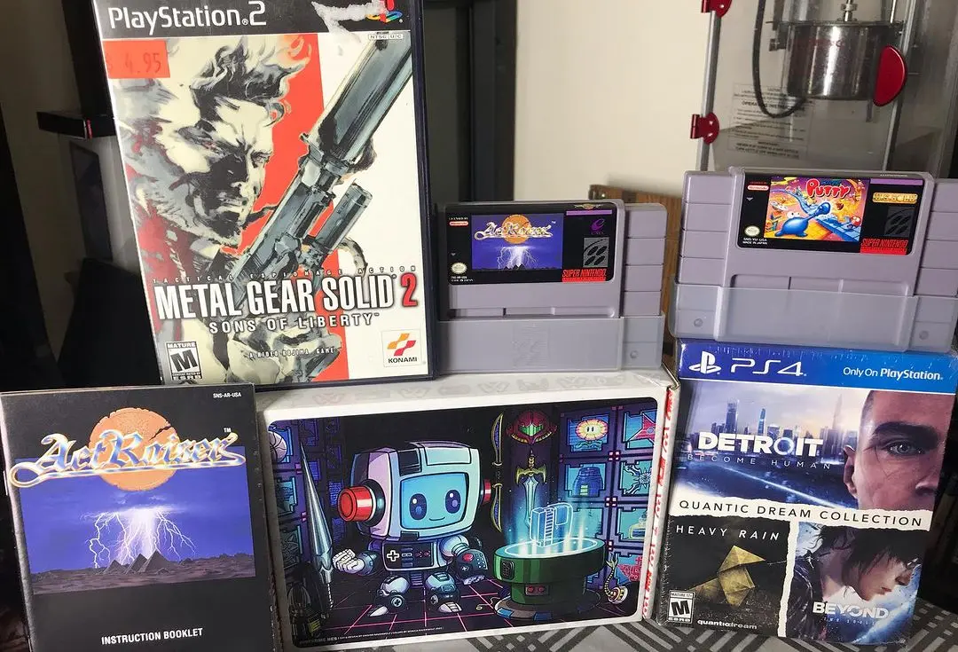 Awesome Nes GGRetroBox with the games Metal Gear Solid 2 (PS2), Putty (NES), and Detrtoit Become Human Quantic Dream Collection (PS4)